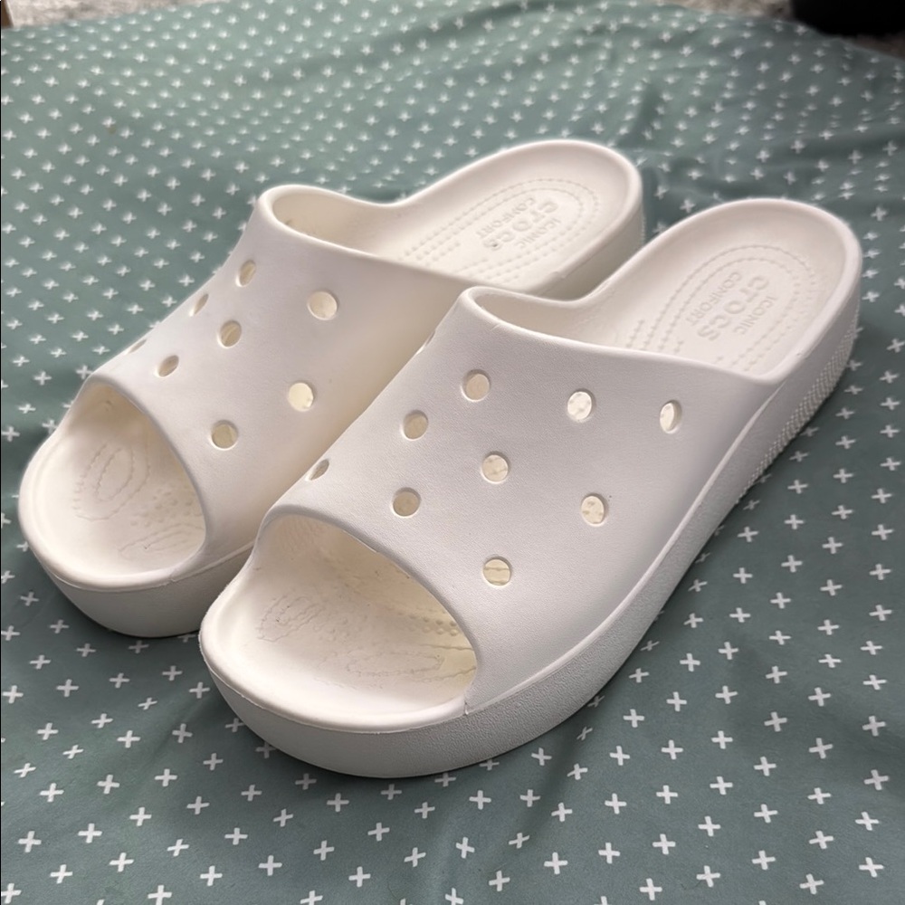 CROCS White Platform Slides